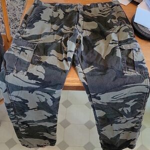 Wrangler Green Camo Fleece Lined Cargo Pants with Durable Fabric